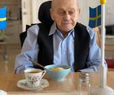 Uno Andersson firade i dagarna sin 83 års dag tillsammans med personal och grannar på boendet Grönskan.