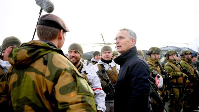 Natochefen Jens Stoltenberg på besök på Natos stora vinterövning Cold Response 22 nu i mars.