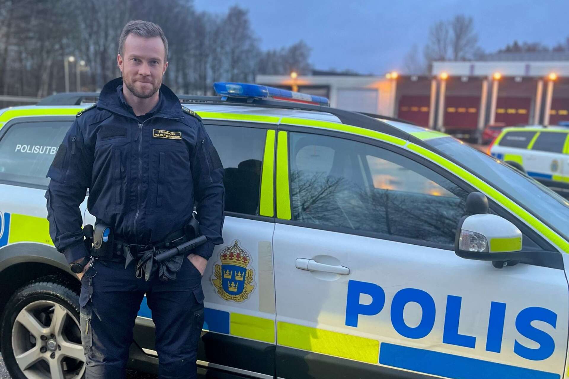 Linus Persson har gått från hockeyproffs till polis.
