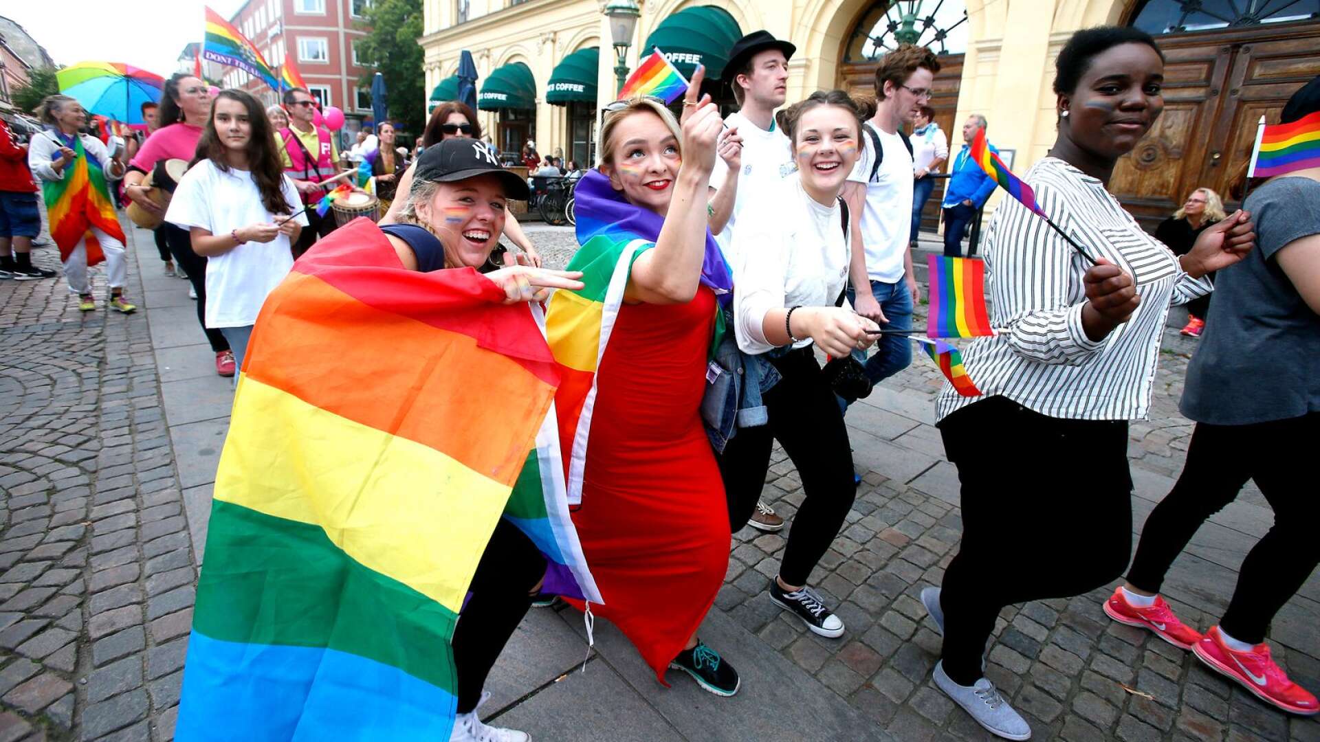 Så här såg det ut på Karlstads gator 2016 när prideparaden drog genom stan. På lördag är det dags igen.