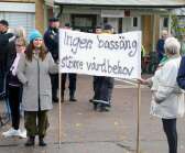 Hundratals demonstrerade mot stängningen av rehabbassängen på Dalslands sjukhus.