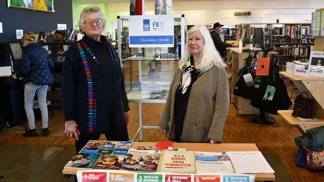 De informerade om FN, apropå att organisationen fyller 75 år. Från vänster, Eva Hallström, ordförande för Värmlands läns FN-distrikt och Rose-Marie Asker, ordförande, Sunne FN-förening.