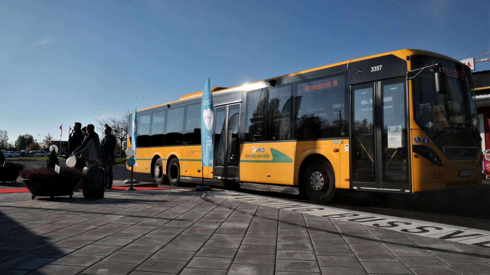 Nu är den färdig, den nya busstationen. Nu kan bussar enklare släppa av och ta på passagerare.