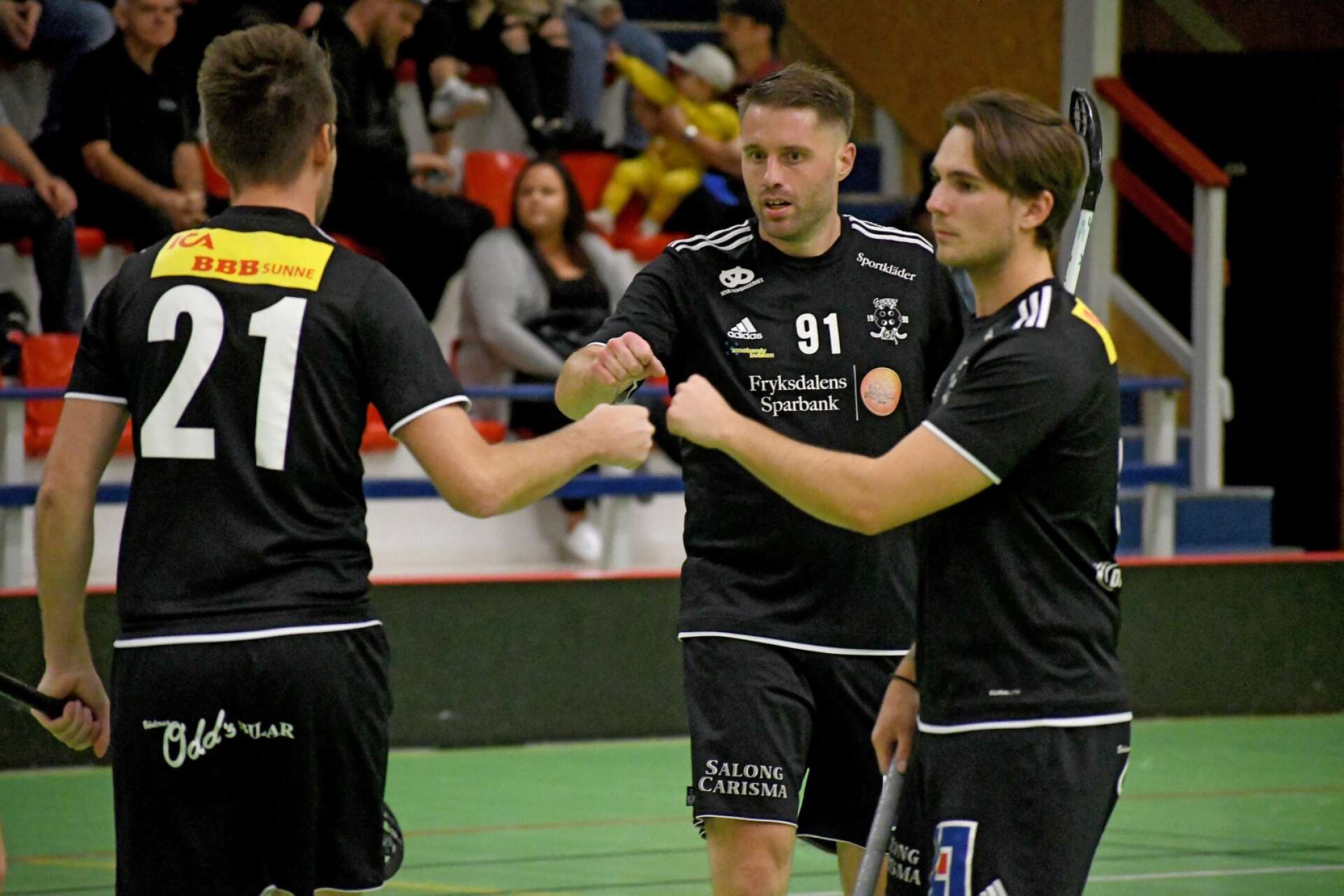 Tre viktiga poäng för Sunne IBK. På bilden syns tre av fyra målskyttar, Peter Eriksson (21), Andreas Svanberg (91) och Marcus Schultz.