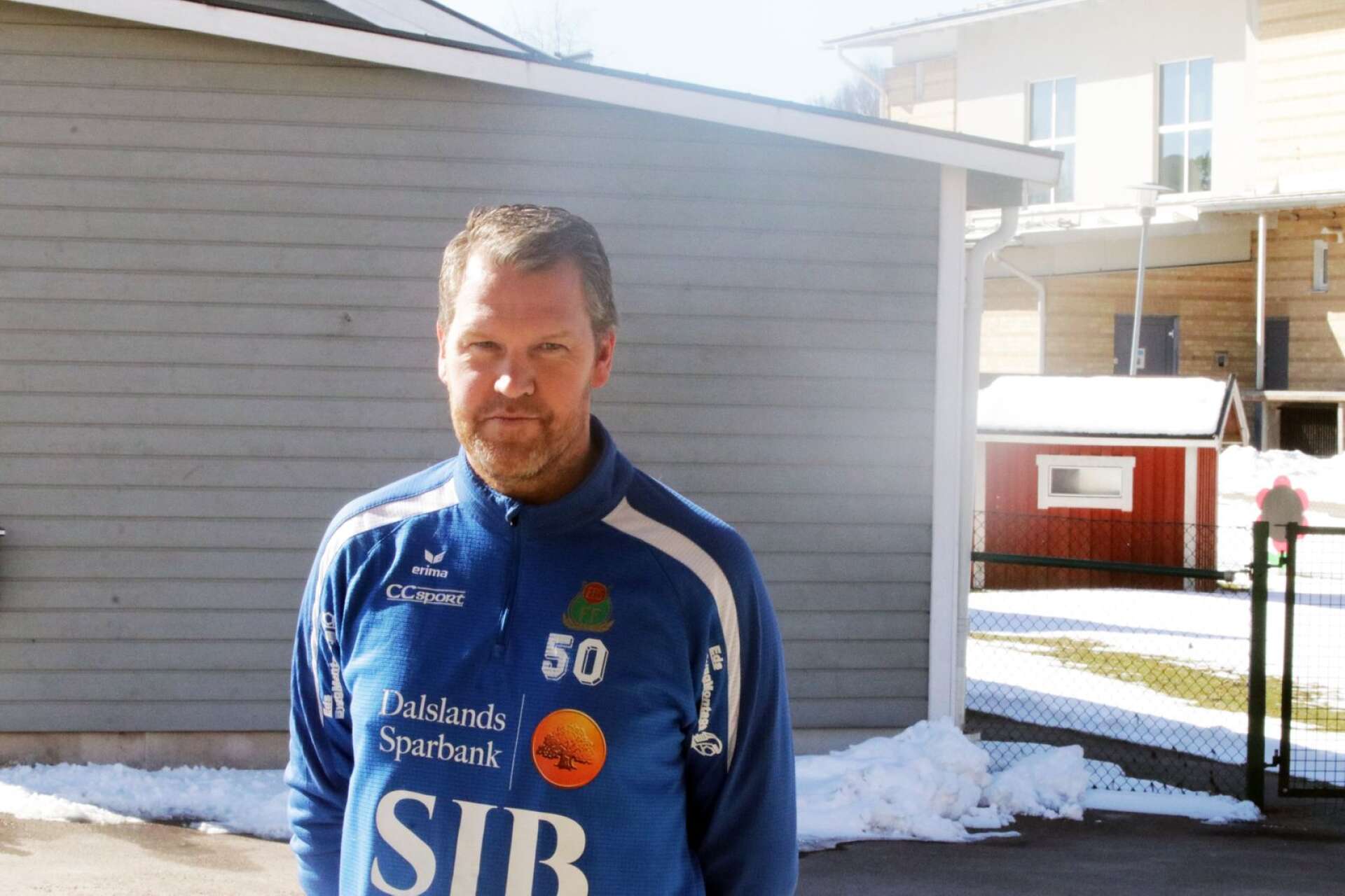 Eds damlag har haft en tuff försäsong men tränaren Pär Johansson hoppas på en topplacering