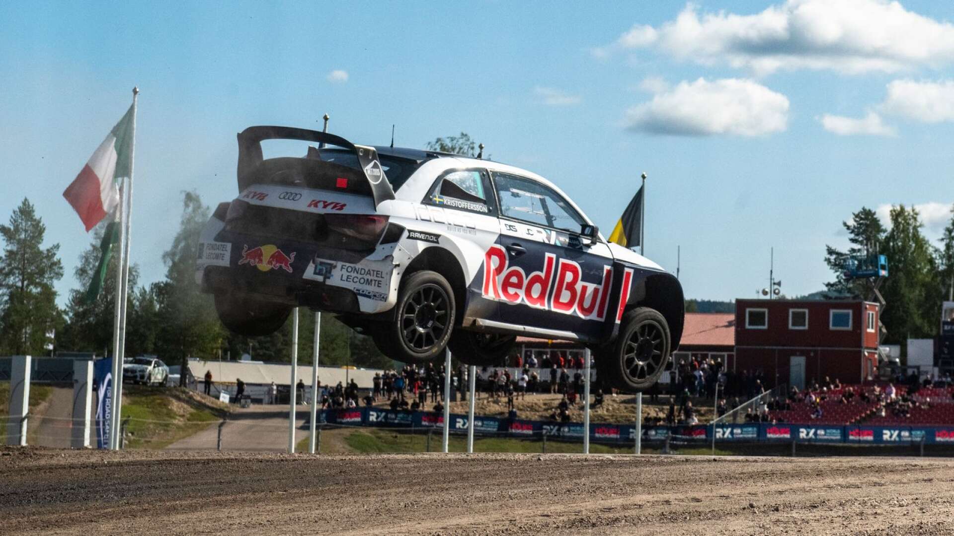 Johan Kristoffersson och de andra förarna i rallycross-VM får flyga fram i Höljes i minst tre år till.