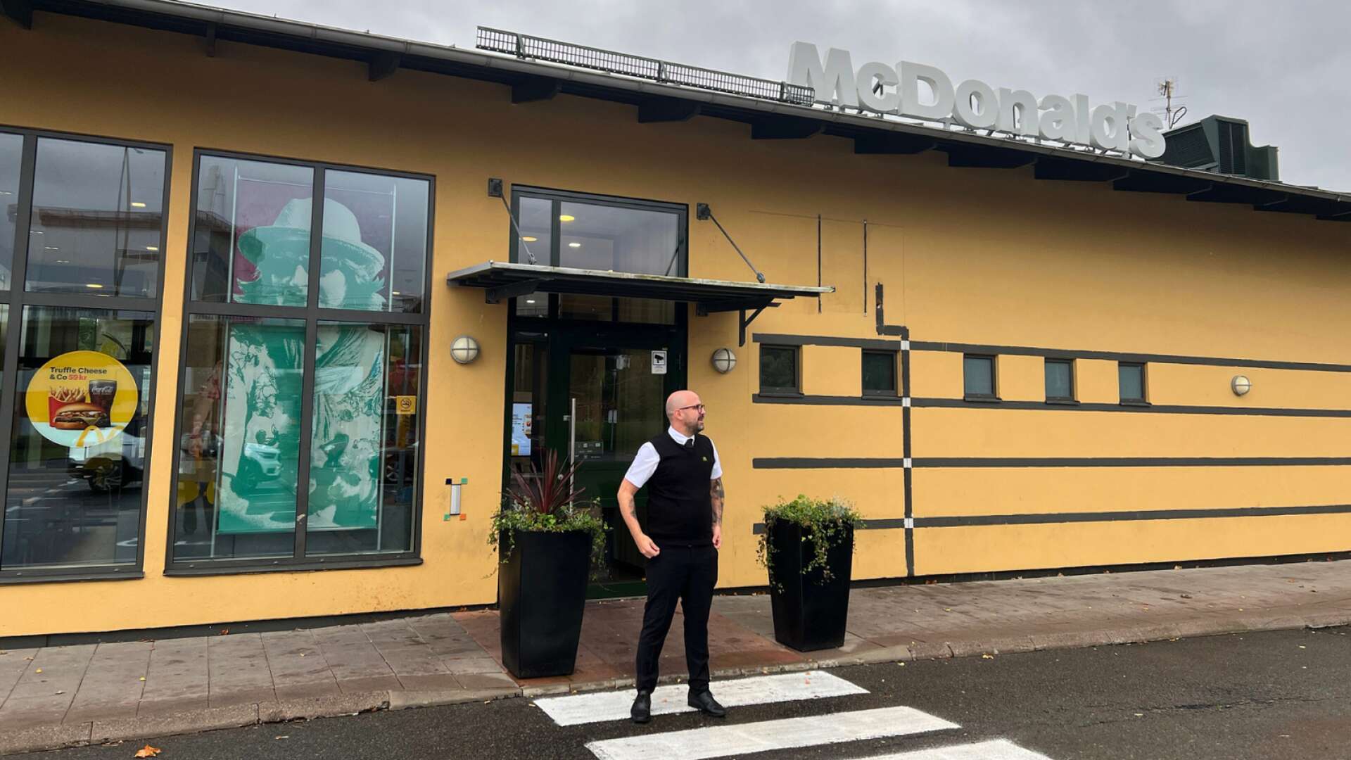 Fredrik Manneby, regionchef på McDonald&apos;s i Värmland är bedrövad efter söndagskvällens händelser.