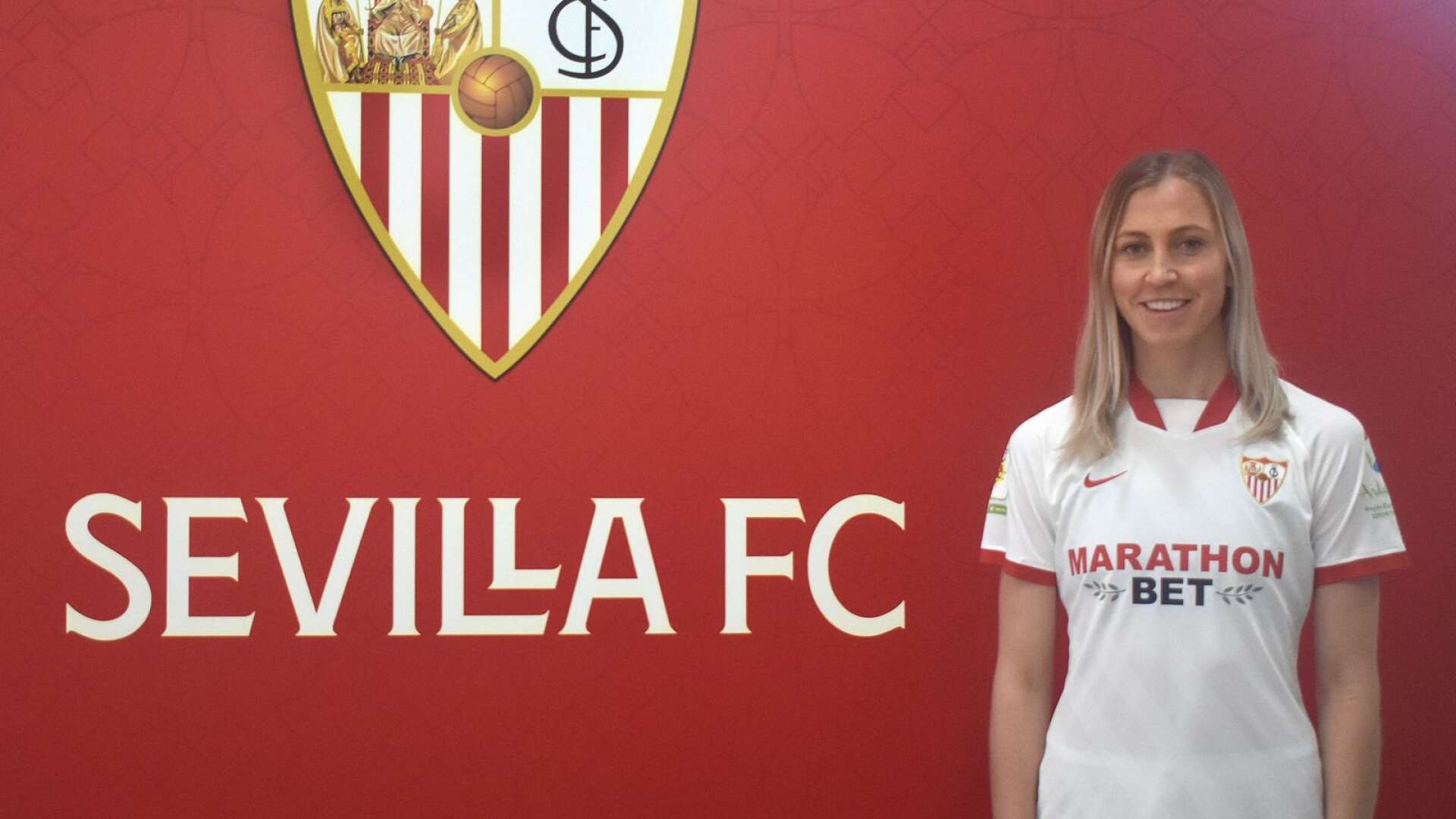 Julia Karlernäs är klar för Sevilla. Hon presenterades av den spanska klubben under fredagen.