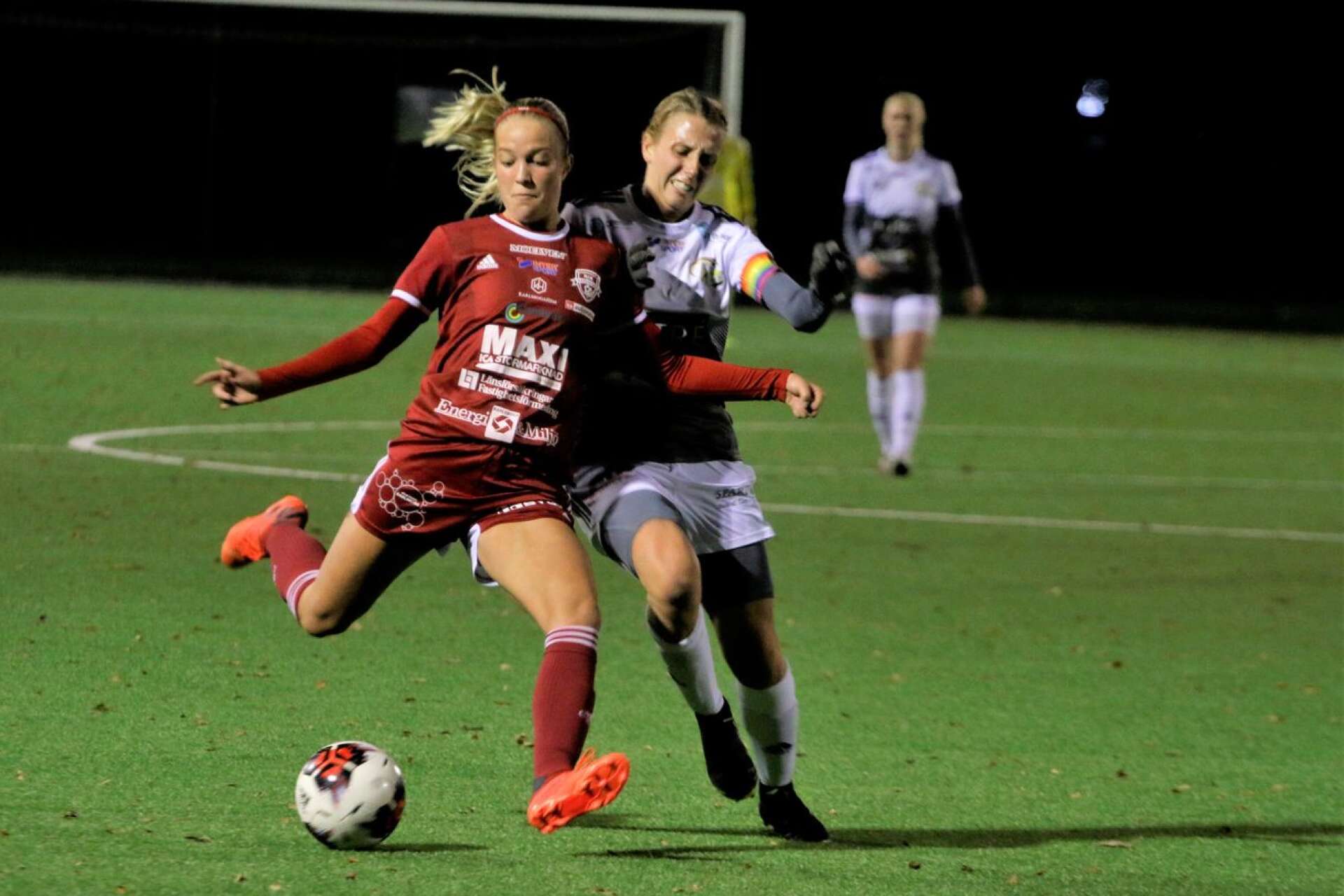 Lisa Frisk med RIK Karlskoga i division 1 norra Götaland säsongen 2021 där hon gjorde sex mål på 22 seriematcher.