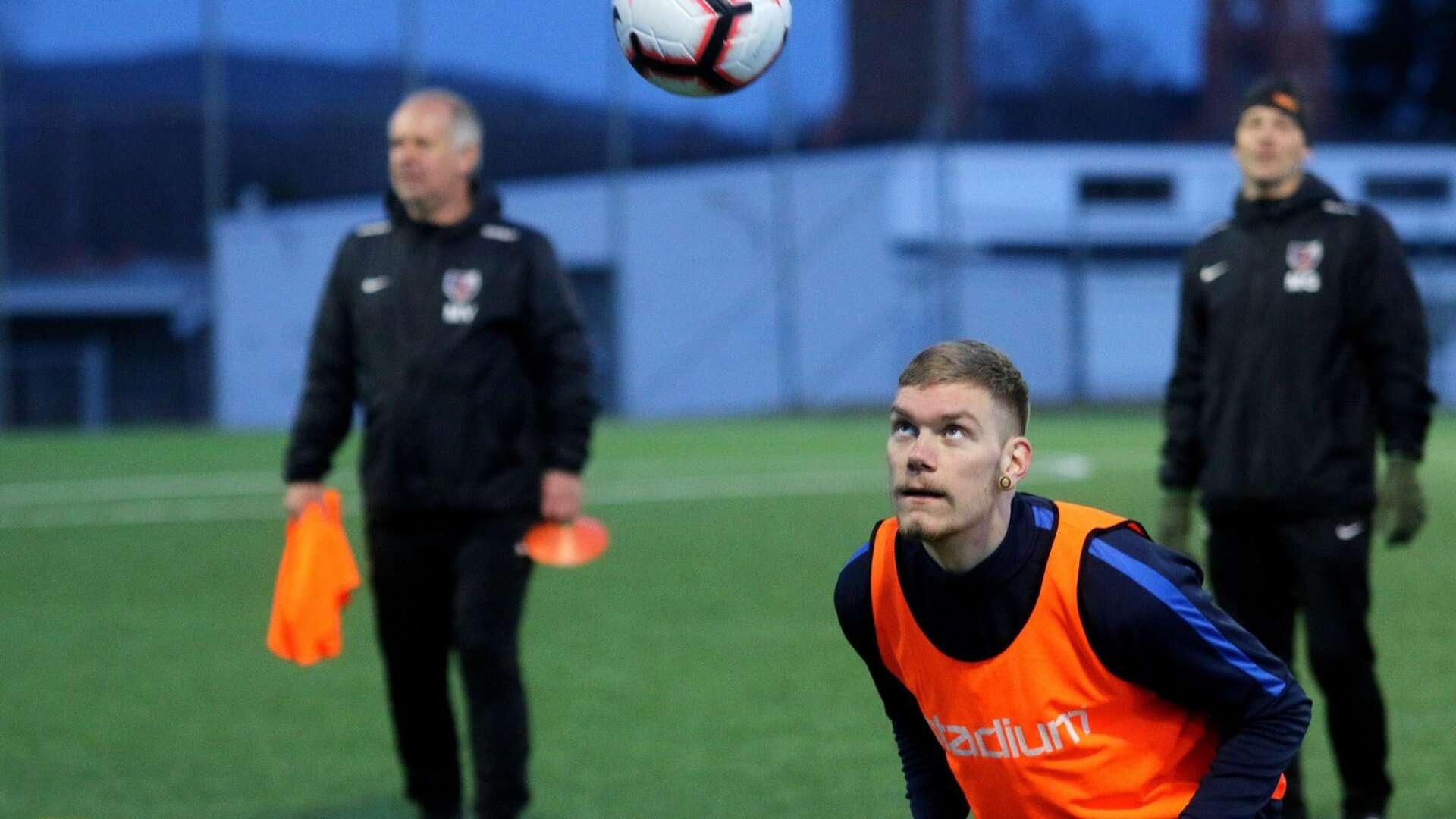 Niklas Bengtsson stannar i Nordvärmland FF även nästa säsong och får samtidigt sällskap. 