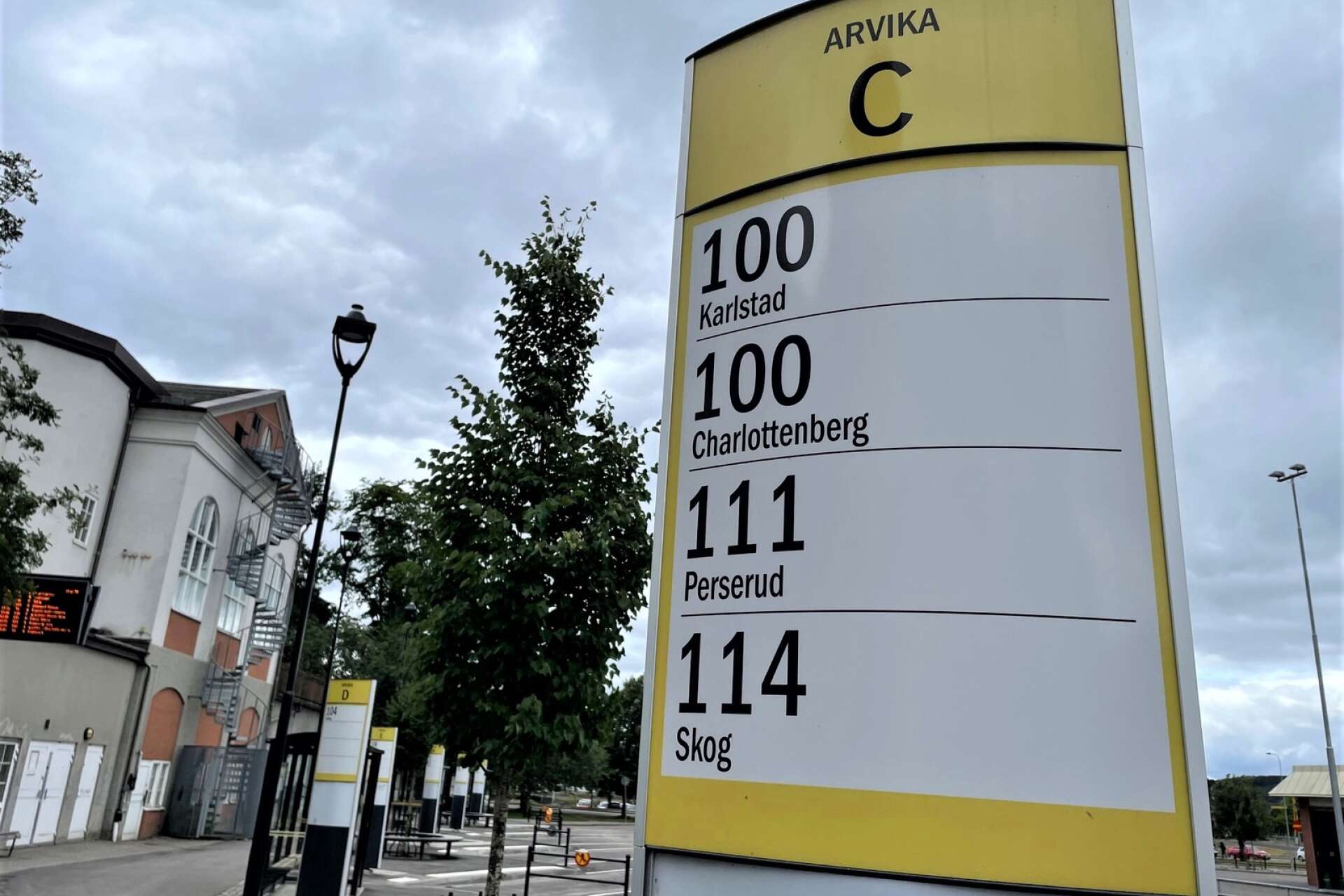 Från och med december försvinner buss 100 mellan Arvika-Karlstad. Sträckan Arvika-Charlottenberg berörs inte. 