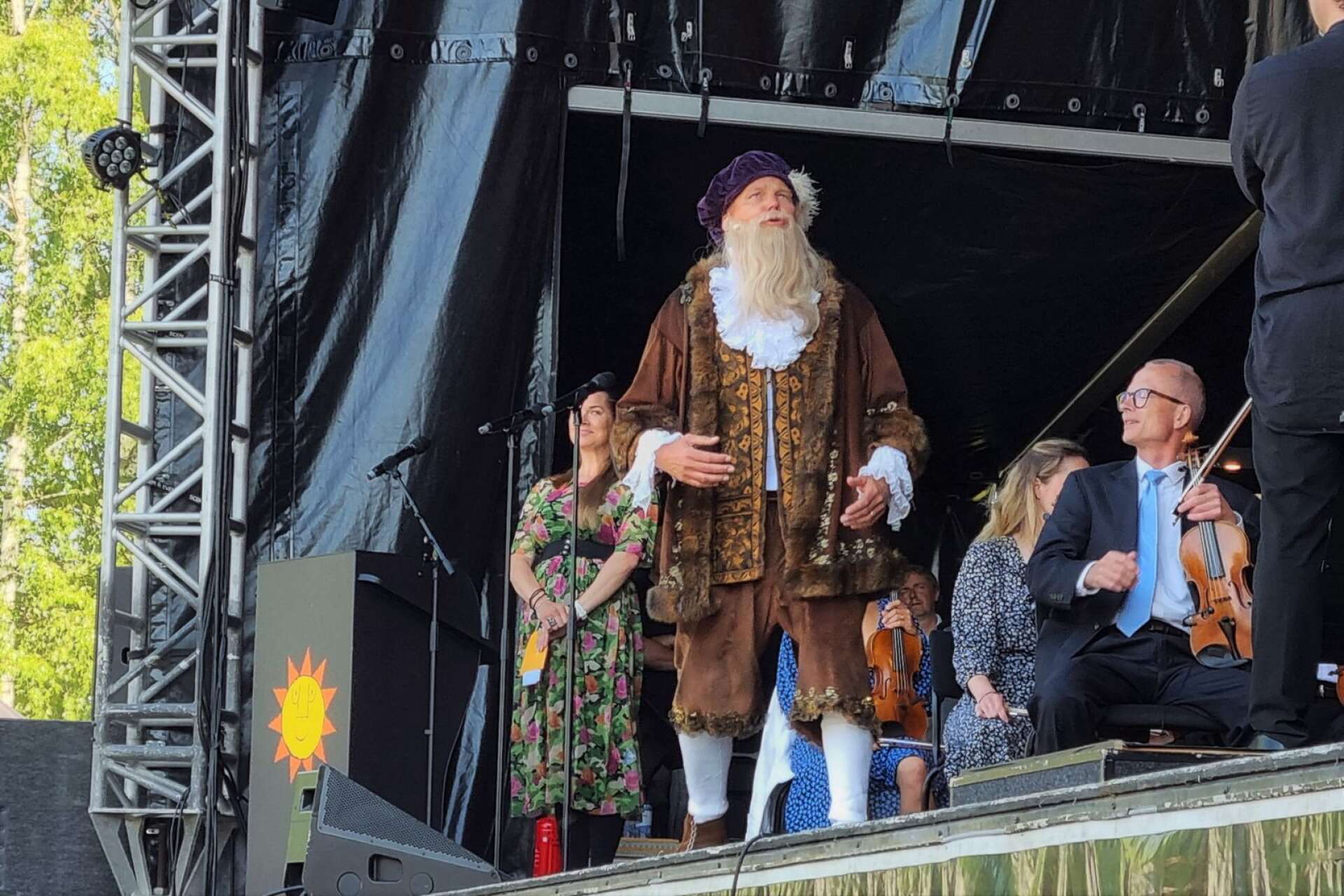 Gustav Vasa dök upp på scenen och drog en harang om hur det var för 500 år sedan.