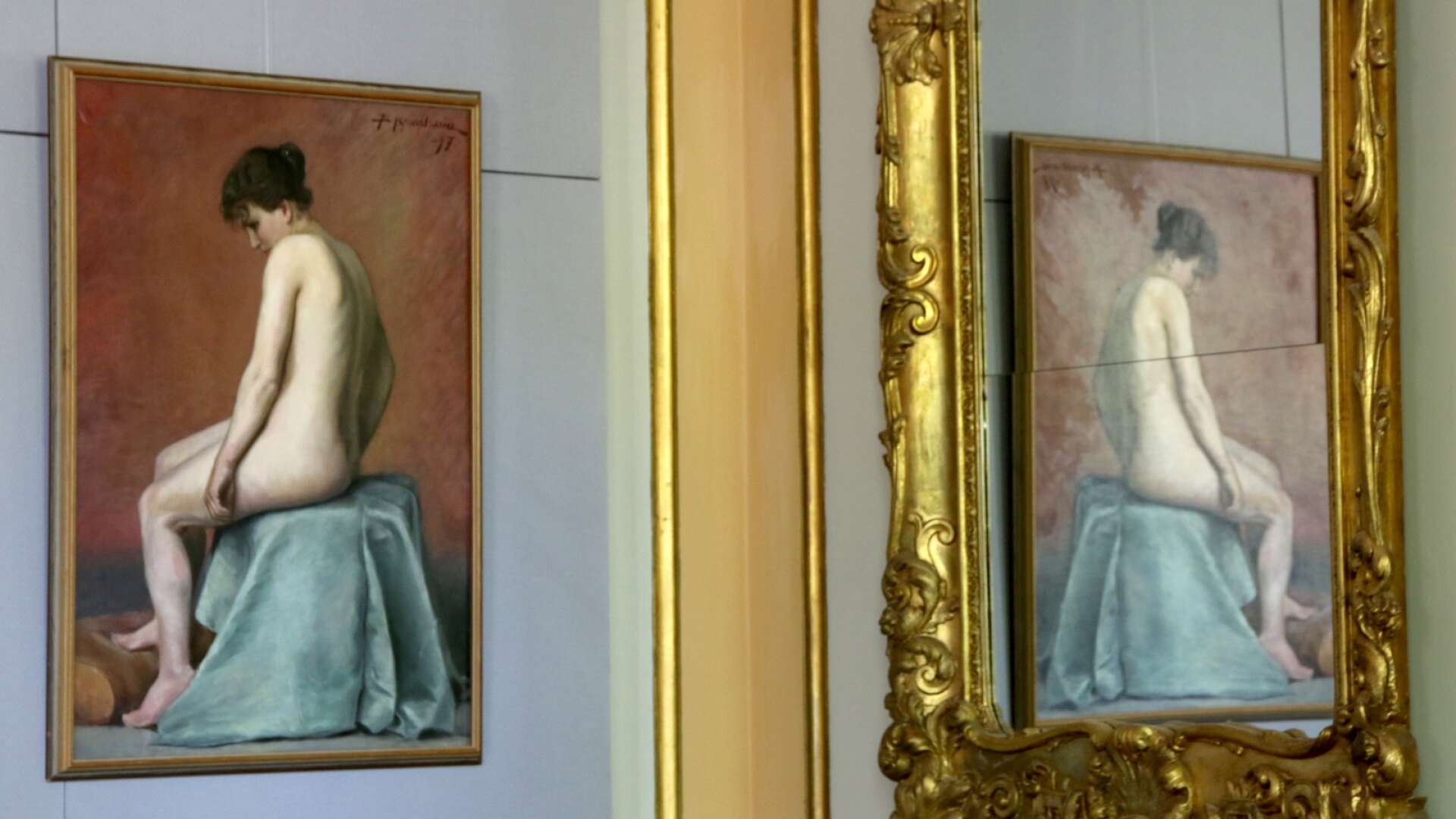 I Bror Kronstrand-rummet på Mariestads stadsbibliotek kan man i dag beskåda tavlor av den kände konstnären. Nu kompletteras kommunens samling med fler föremål.