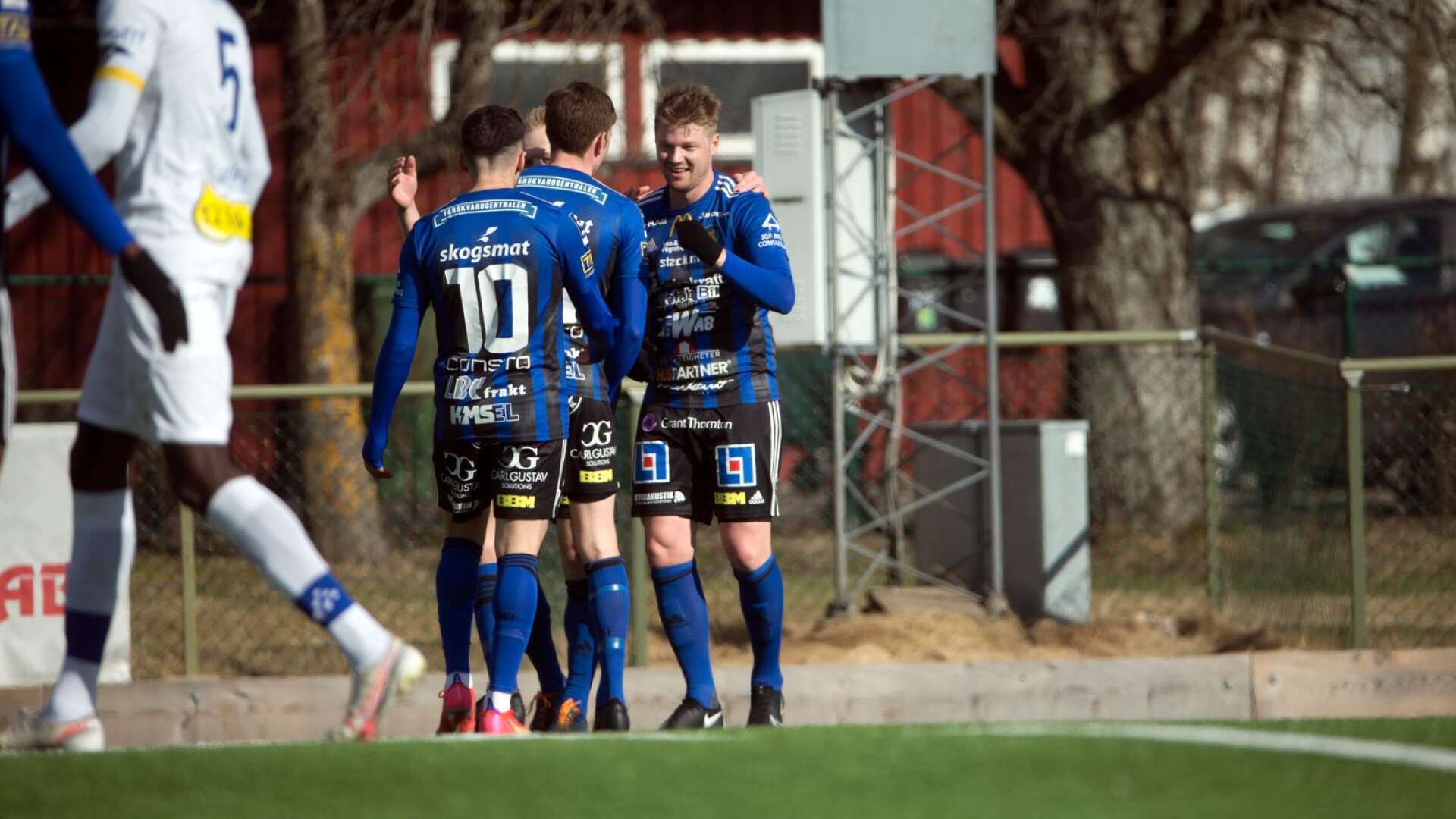 Erik Nilsson (höger) gjorde ett mål när Karlstad vann stort hemma mot Haninge.