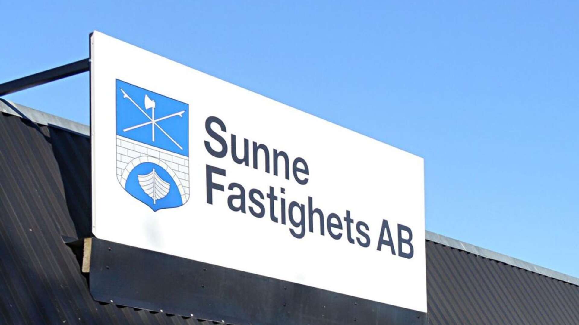 Nu avsäger sig Henrik Lagerlöf (HS) och Anette Sätherberg (-) uppdragen som styrelseledamöter i Sunne fastighets AB.