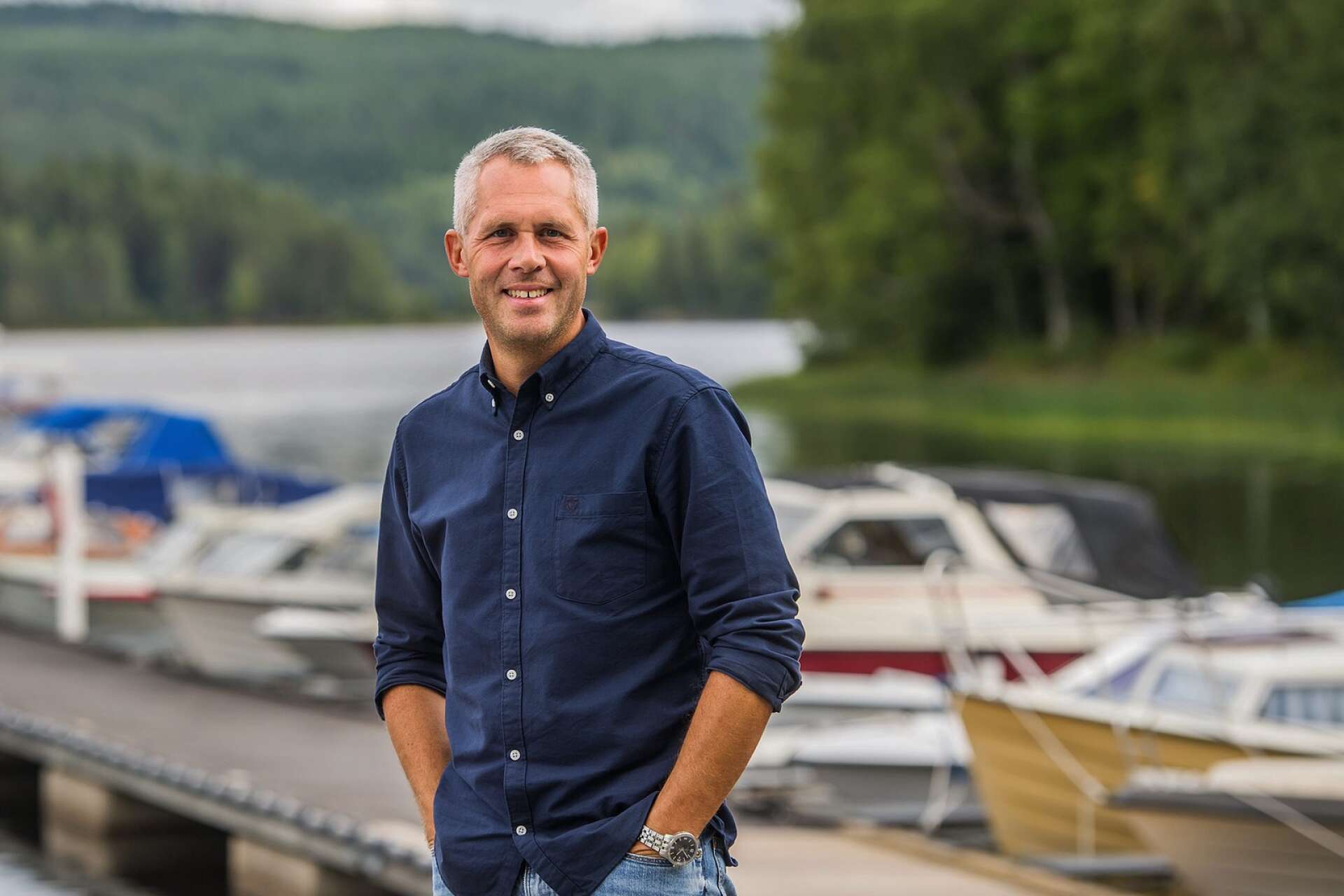 Kjell-Arne Ottosson (KD), här på bild hemma i Västvärmland, vill liksom en majoritet i riksdagens miljö- och jordbruksutskott minska vargstammen.