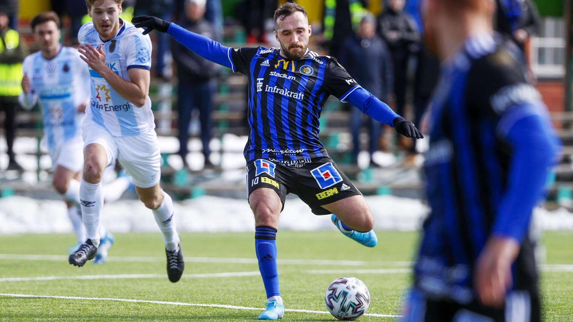Karlstads Agon Beqiri gjorde två mål och en assist i 5–0-vinsten borta mot Team TG. Arkivbild.