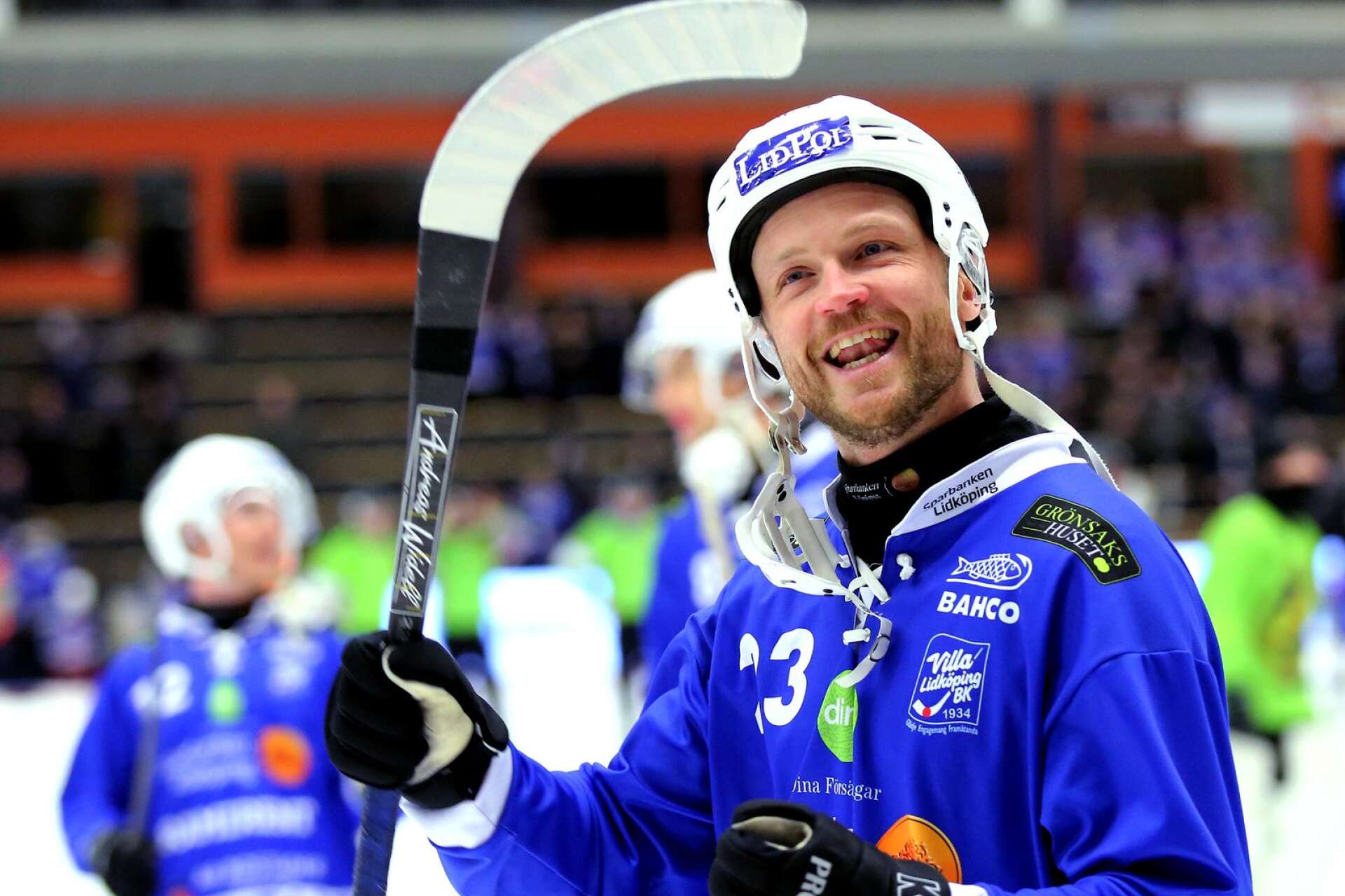 Johan Löfstedt är tillbaka på isen.