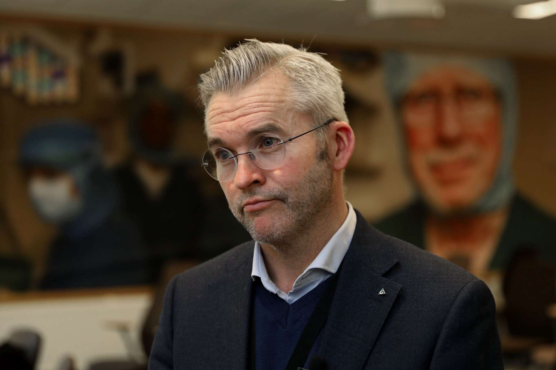 Stellan Ahlström, sjukhusdirektör, menar att om ingenting görs för att få en ekonomi i balans, så innebär det mycket stora risker.