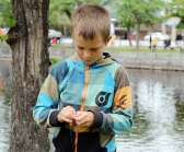 Alfons Vidstrand, 10 år tycker att allt är roligt med att fiska.