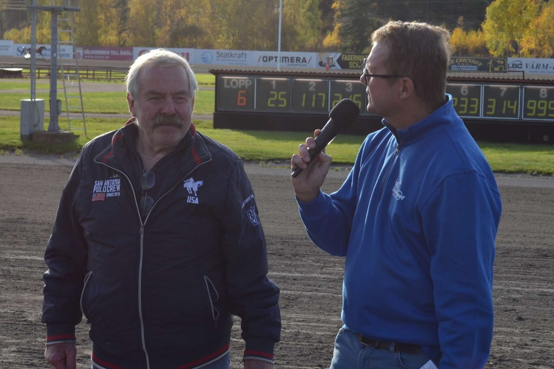 Kjell Magnusson, segrare i Amatörserien, intervjuas av Fredrik Bengtsson,
