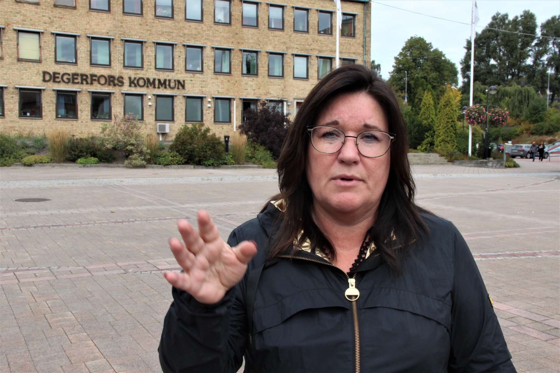 Anneli Mylly (V) säger att kommunen inte kan gå vidare i planerna om busslinje i egen regi.