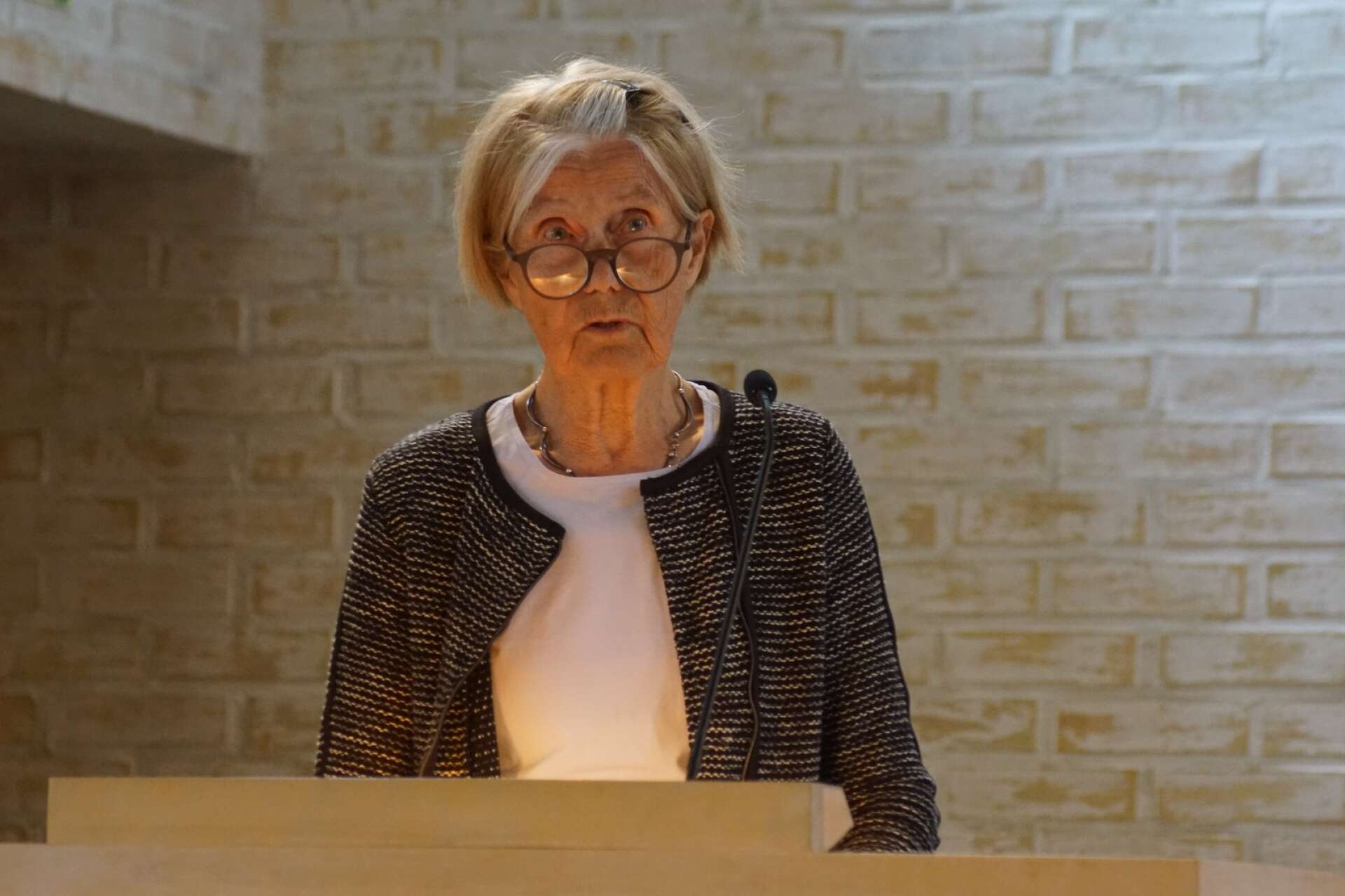 Anita Afzelius-Alm, ordförande för SPF Seniorerna i Skara, inledde när de frågade ut politiker från samtliga partier om ämnen som berör den äldre delen av befolkningen.