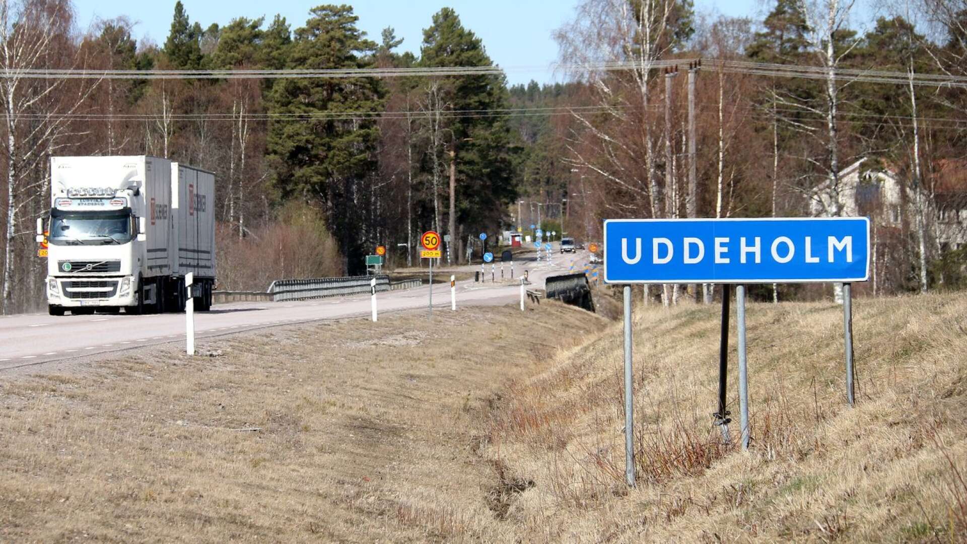 Förändringen av skolupptagningsområdena drevs igenom av Oberoende realister som fick majoritet i frågan tack vare stödet av Centerpartiet och Sverigedemokraterna.