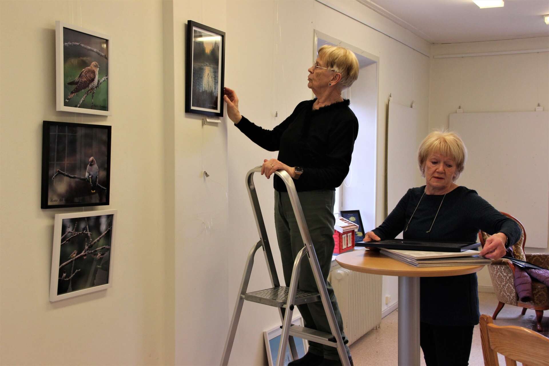 Gun-Britt Finnström och Anita Arvidsson ställer ut sin fotokonst i Smältarbyggningen