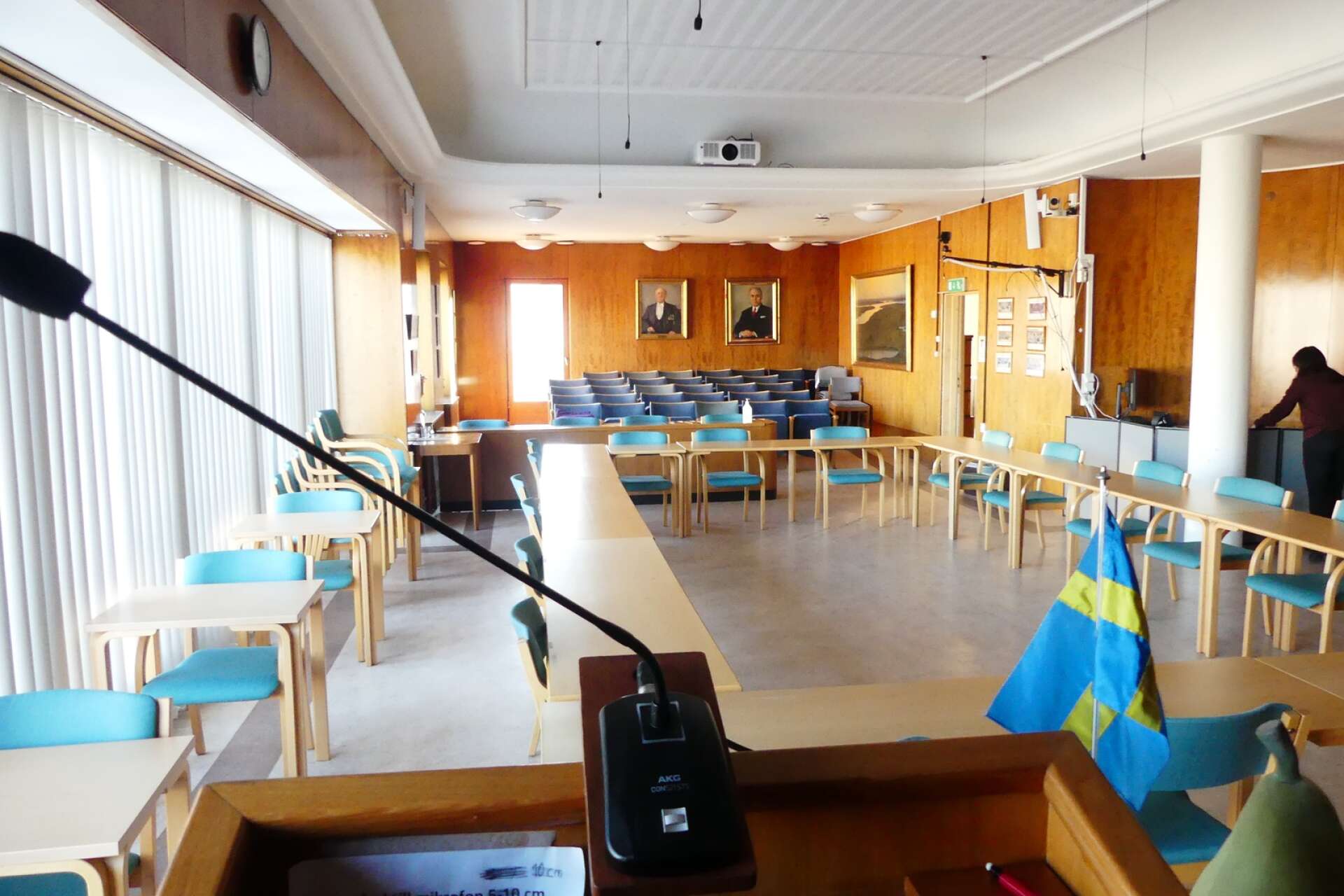 I Päronsalen i Åmåls stadshus samlas kommunfullmäktige.