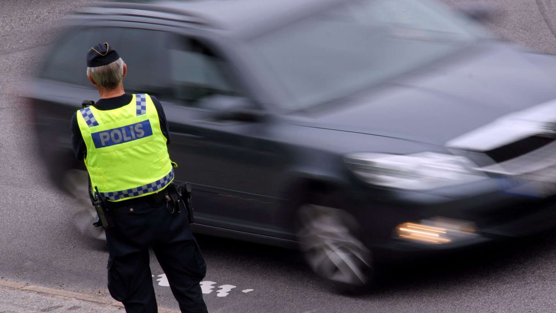 Polis stoppade bil med körförbud i Billingsfors. Bilden är tagen vid ett annat tillfälle.