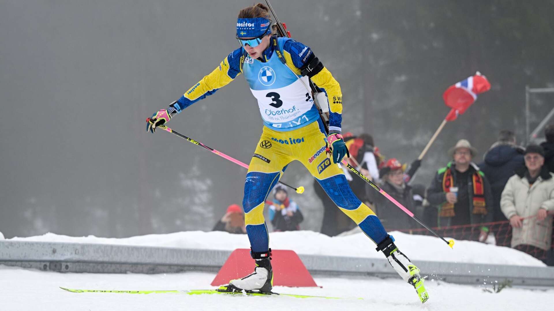 Linn Persson från Torsby startade som trea och slutade på tionde plats i VM-jaktstarten med tre missade skott.