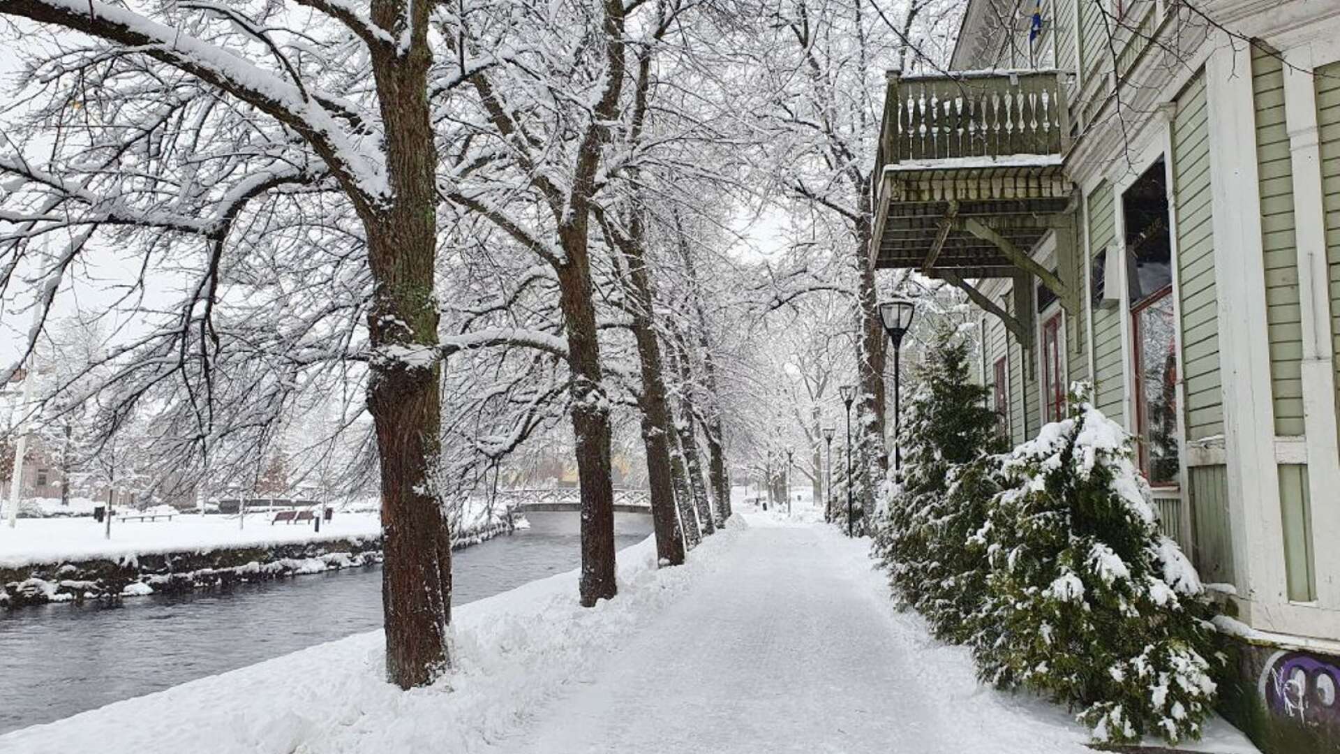 Vintern har plötsligt bjudit på en stor mängd snö i Filipstads kommun.