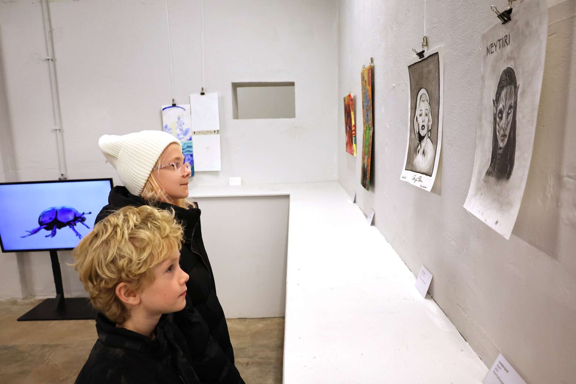 Sixten och Iris Eriksson Borg tittade på konst i Subsurface, konsthallen för unga konstnärer.