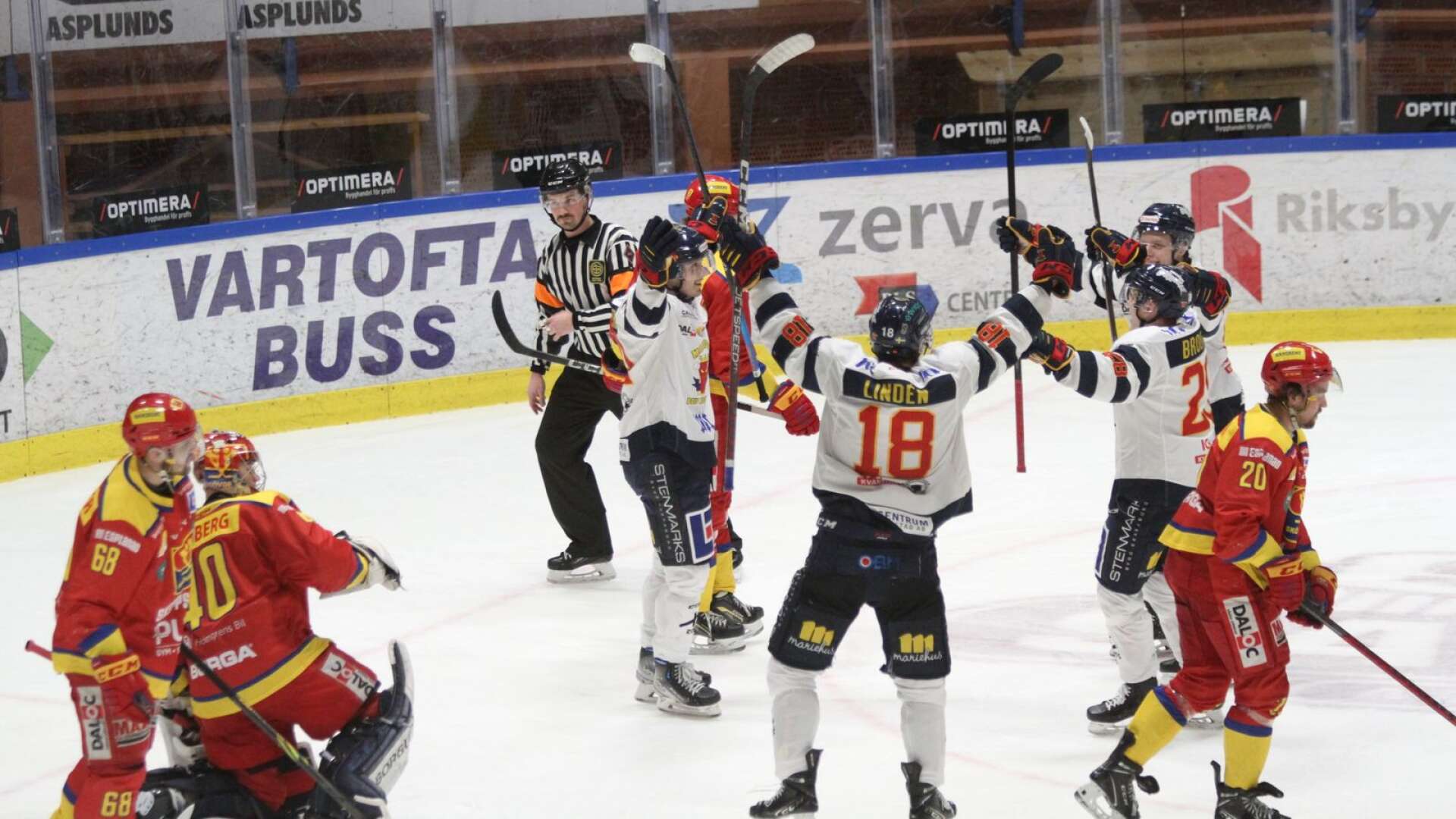 Mariestad Bois fick jubla i Billingehov. Bois slog Skövde IK i säsongens fjärde derby och därmed spelade Mariestad även bort SIK i allettan.