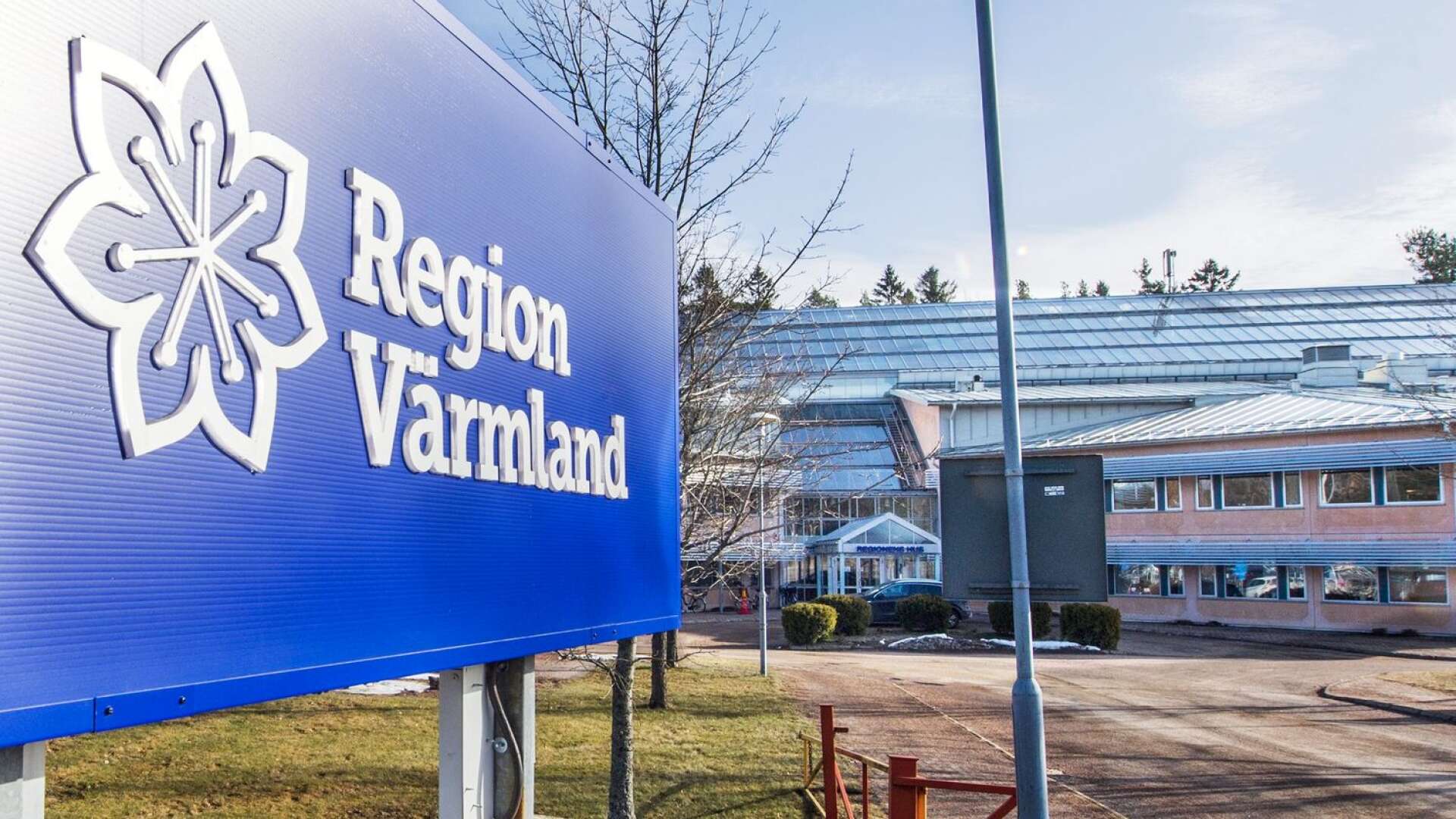 Region Värmlands omställningscheckar har börjat delas ut till småföretag. 