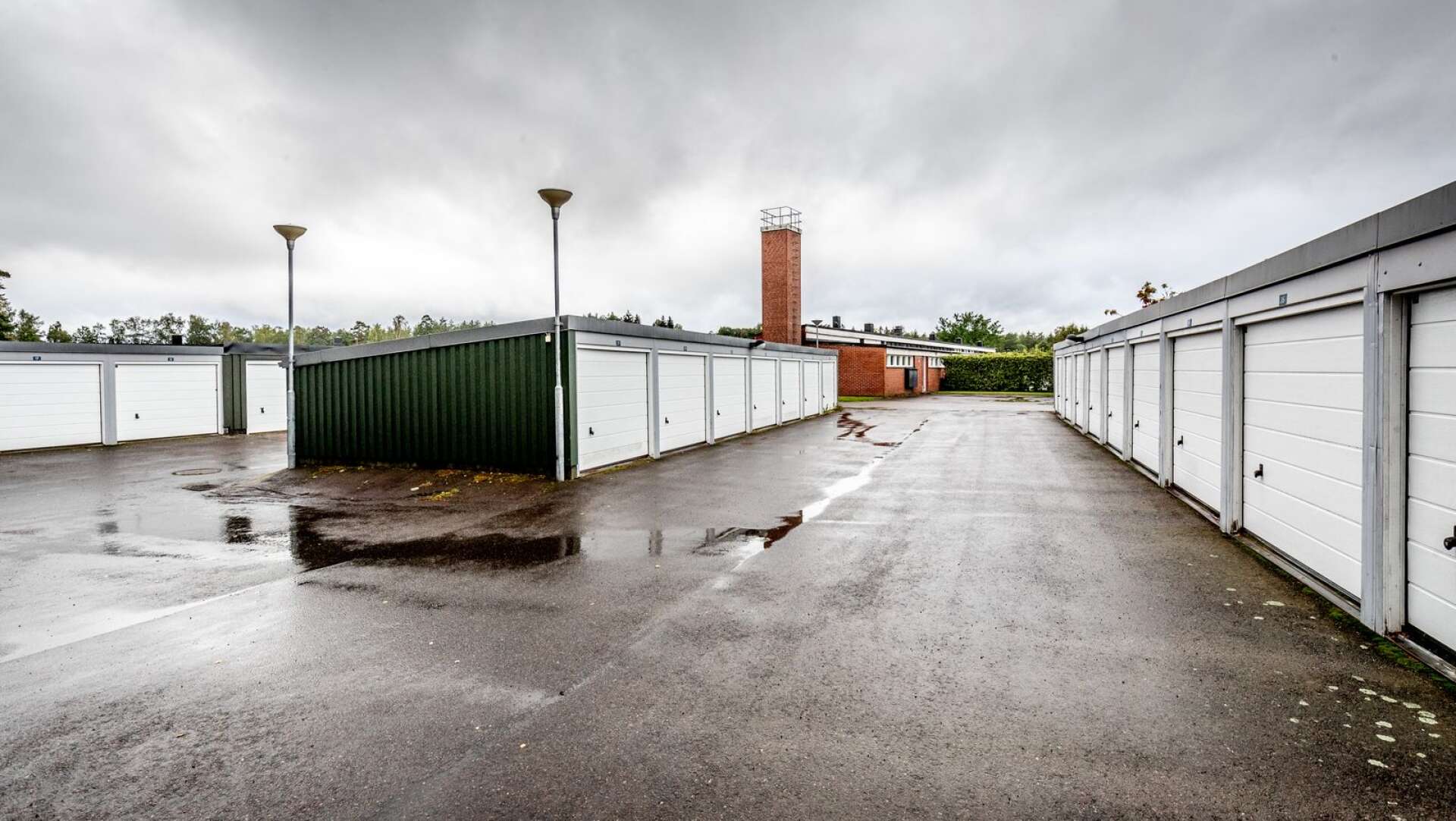 Samfällighetsföreningen Dräkten på Norra Kroppkärr får hyran för marken där de har sina garage höjd med drygt 3 miljoner procent.