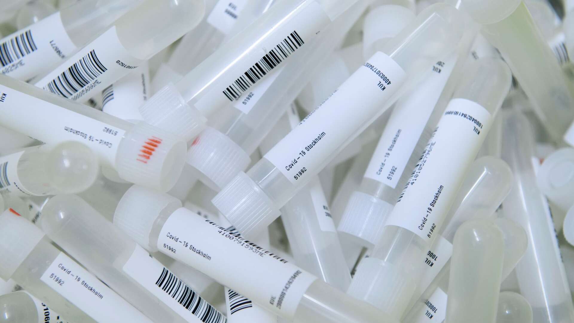 När bara vissa grupper numera får ta PCR-tester så går det inte att säga hur många av alla invånare som egentligen är smittade.