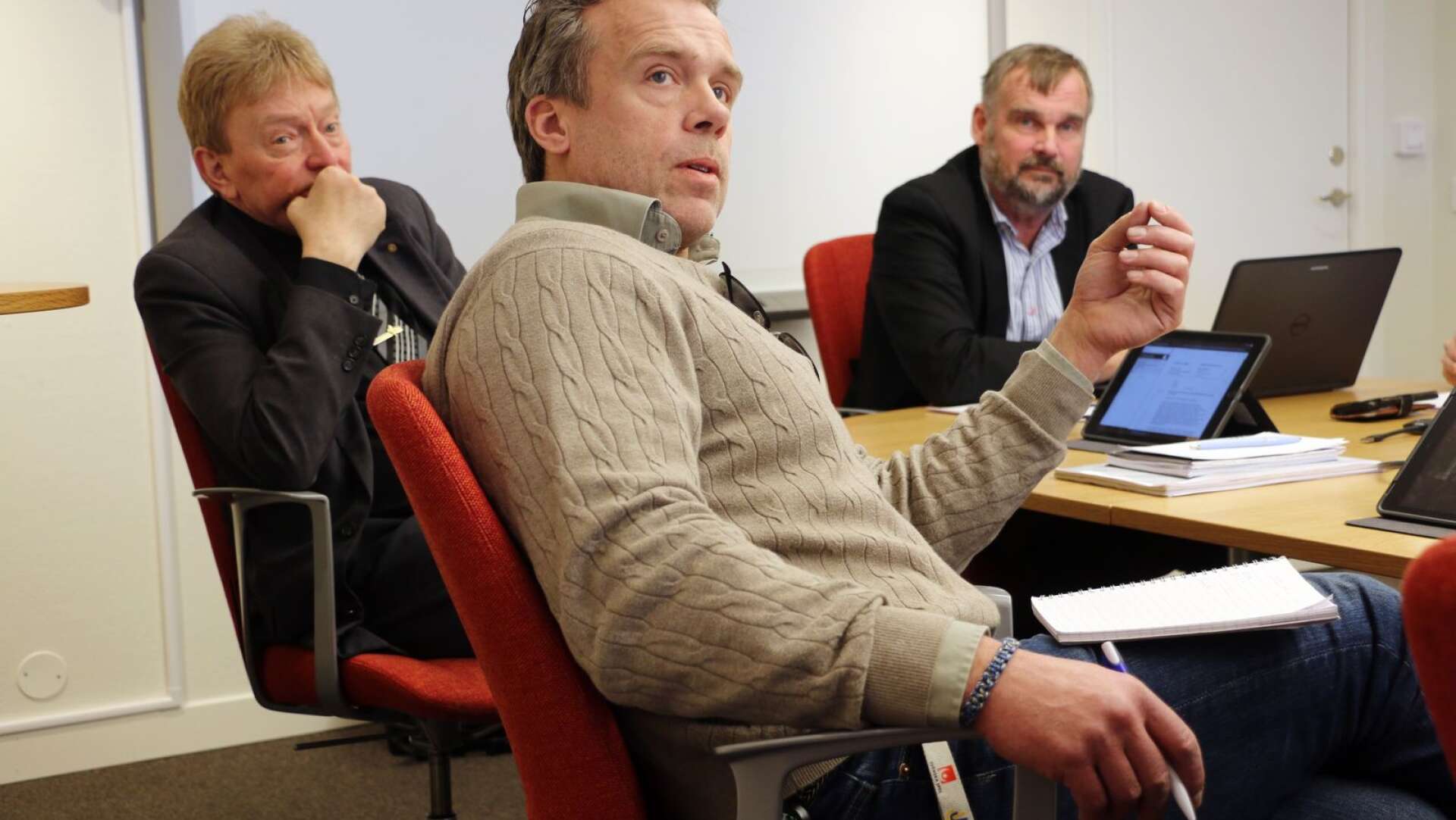 Christer Olsson, Patrik Fornander och Per Gruvberger diskuterade bland annat parkeringsavgifternas storlek vid kommunstyrelsens möte.
