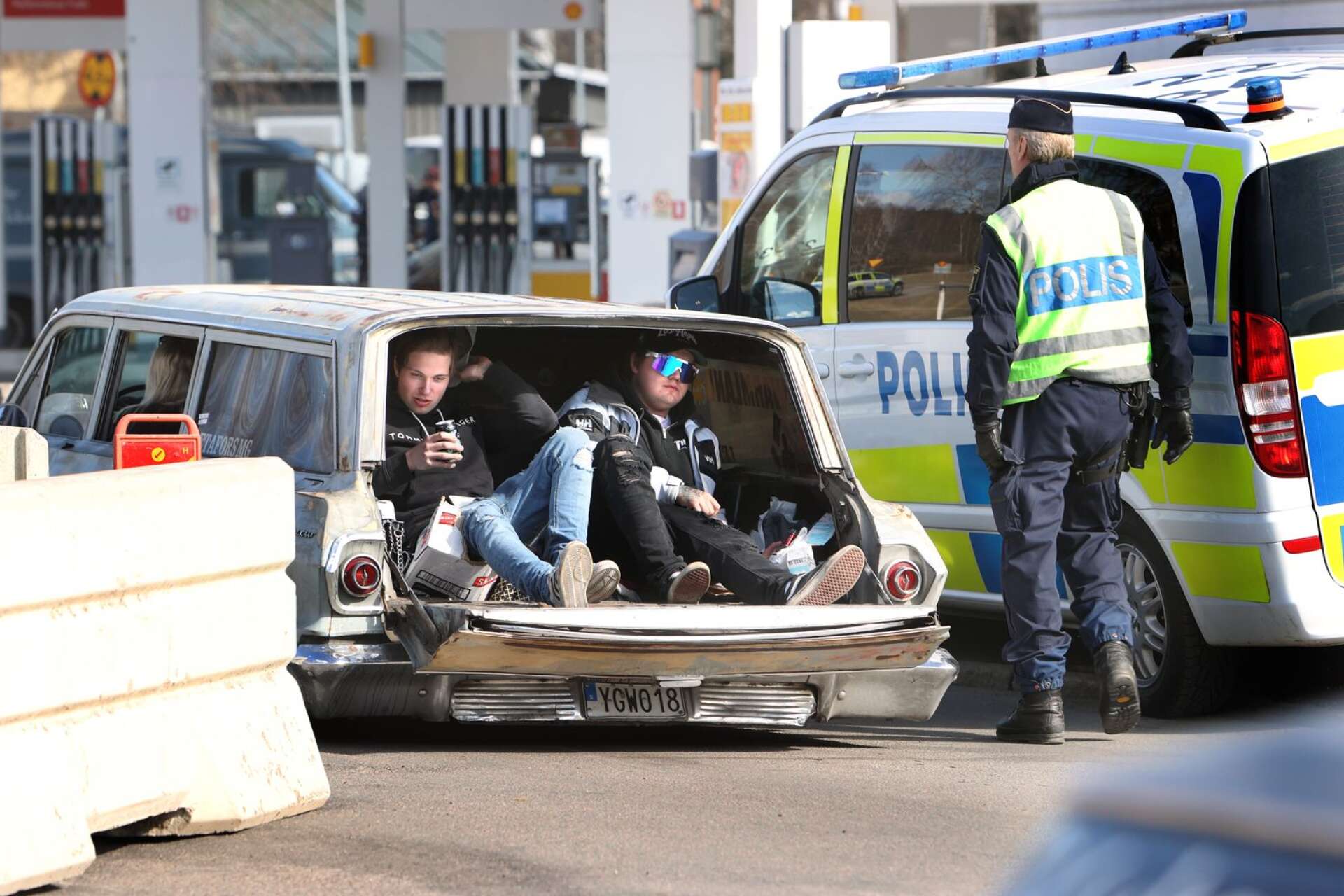 Polisen är väl rustade inför årets raggarkaravan från Kil till Charlottenberg. Bild från förra årets karavan.