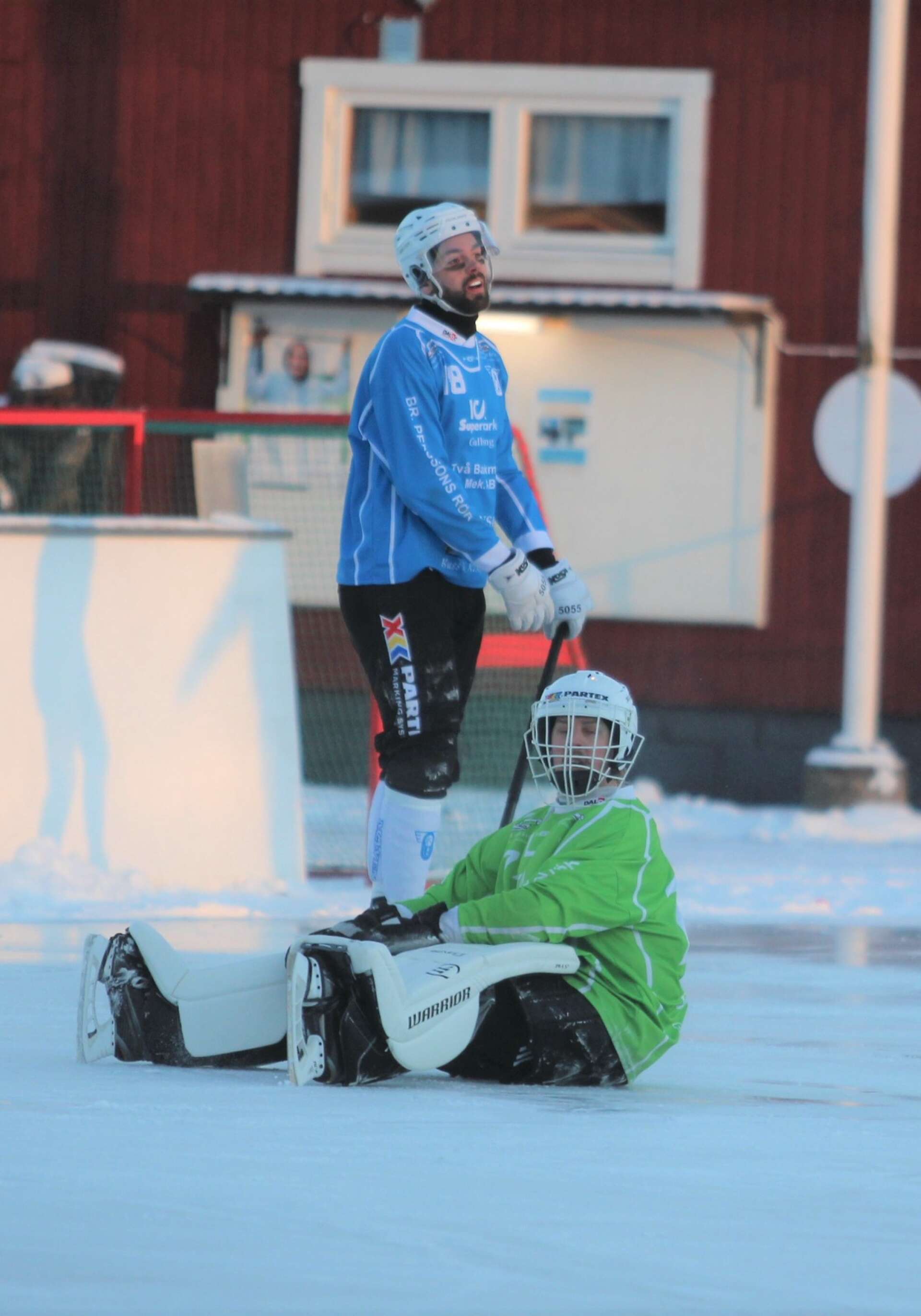 Målvakt Daniel Wikström samt Olle Ahlinder tvingades till slut konstatera faktum. Det blev förlust med knapp margina.