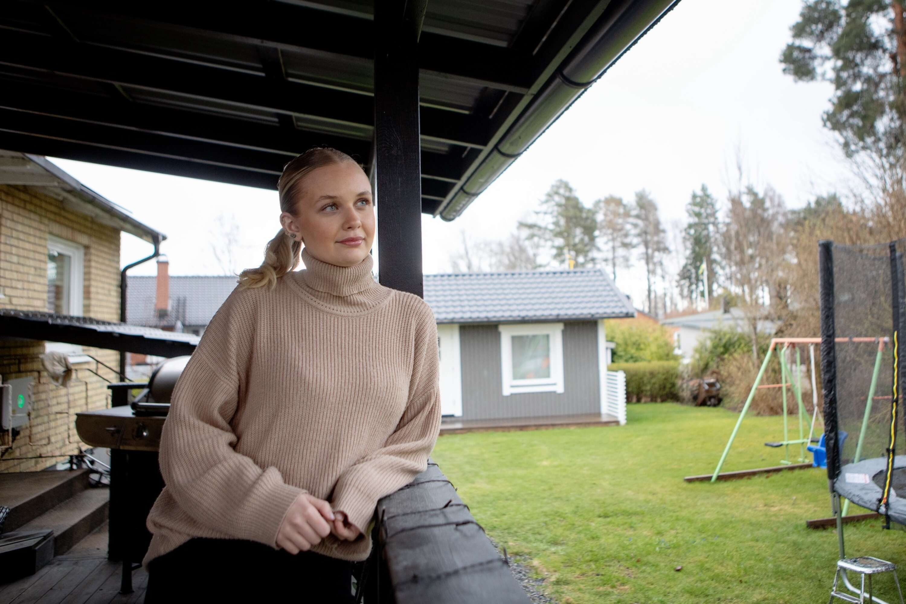 Maja studerar sista året på frisörlinjen på Möckelngymnasiet och tar i år studenten.