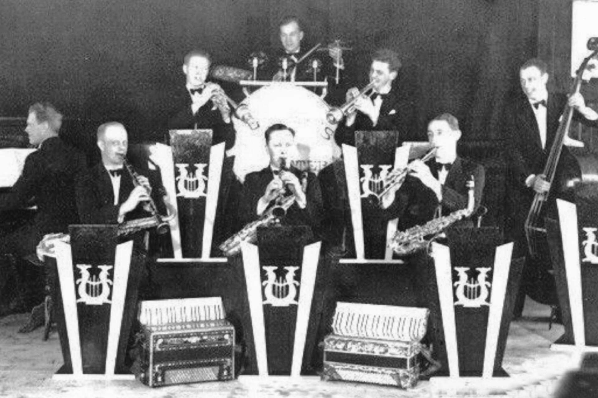 Herberts orkester från Slottsbron hade engagerats för att spela dansmusik första helgen under Idrottsmässan. 
