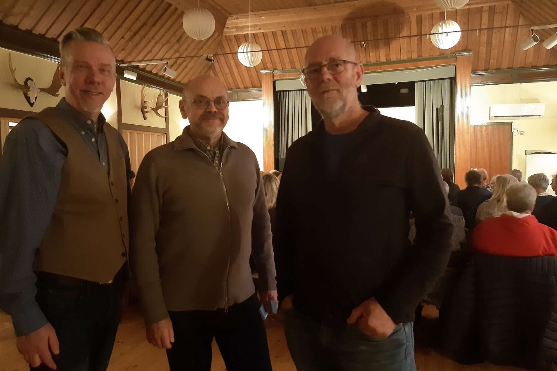 Gåsborns hembygdsförening var aftonens arrangörer; till vänster Göran Dahlberg, Anders Aronsson och Lars Hammar.