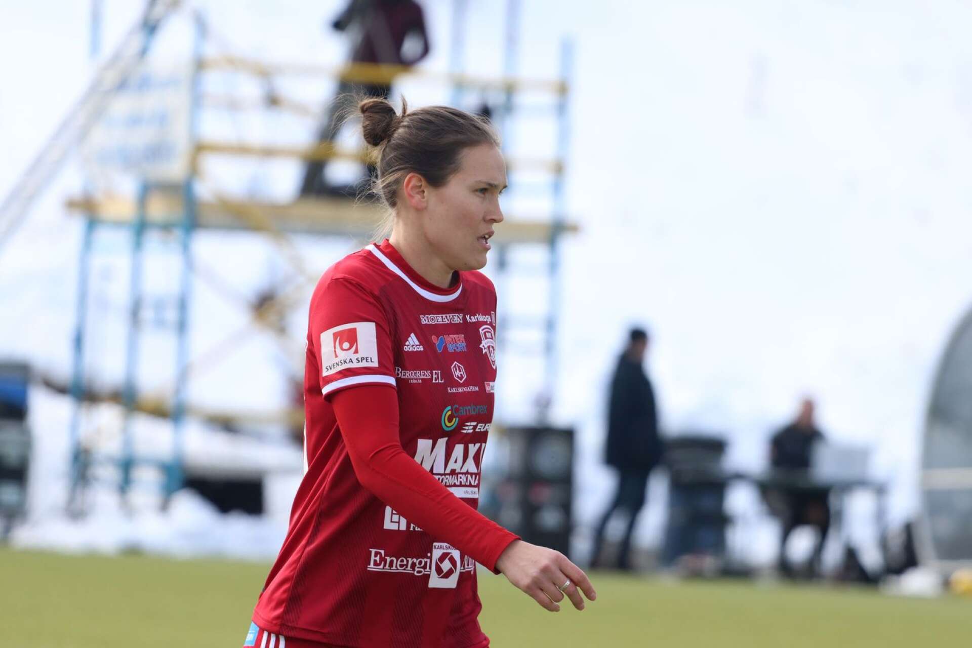 Hanna Sahlén var i och med sitt inhopp i den första halvleken tillbaka på planen och bidrog med rutin och stabilitet i RIK:s backlinje.