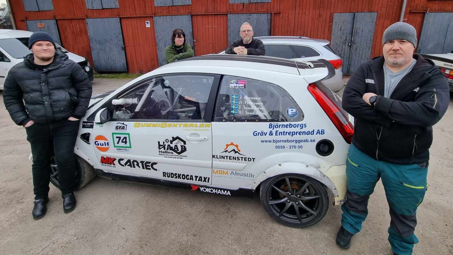 KR Racing består av William Sandström, Angelica Pettersson, Fredrik Sandström och Jörgen Svensson. Och en finkalibrerad Ford Fiesta ST förstås.