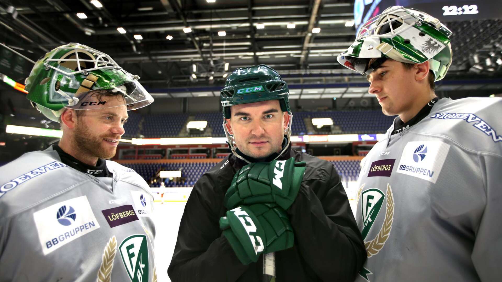 Målvaktstränaren Maciej &quot;Masken&quot; Scwoch är redo för sin femte säsong i Färjestad. I vinter är Markus Svensson och Arvid Holm hans lärjungar.