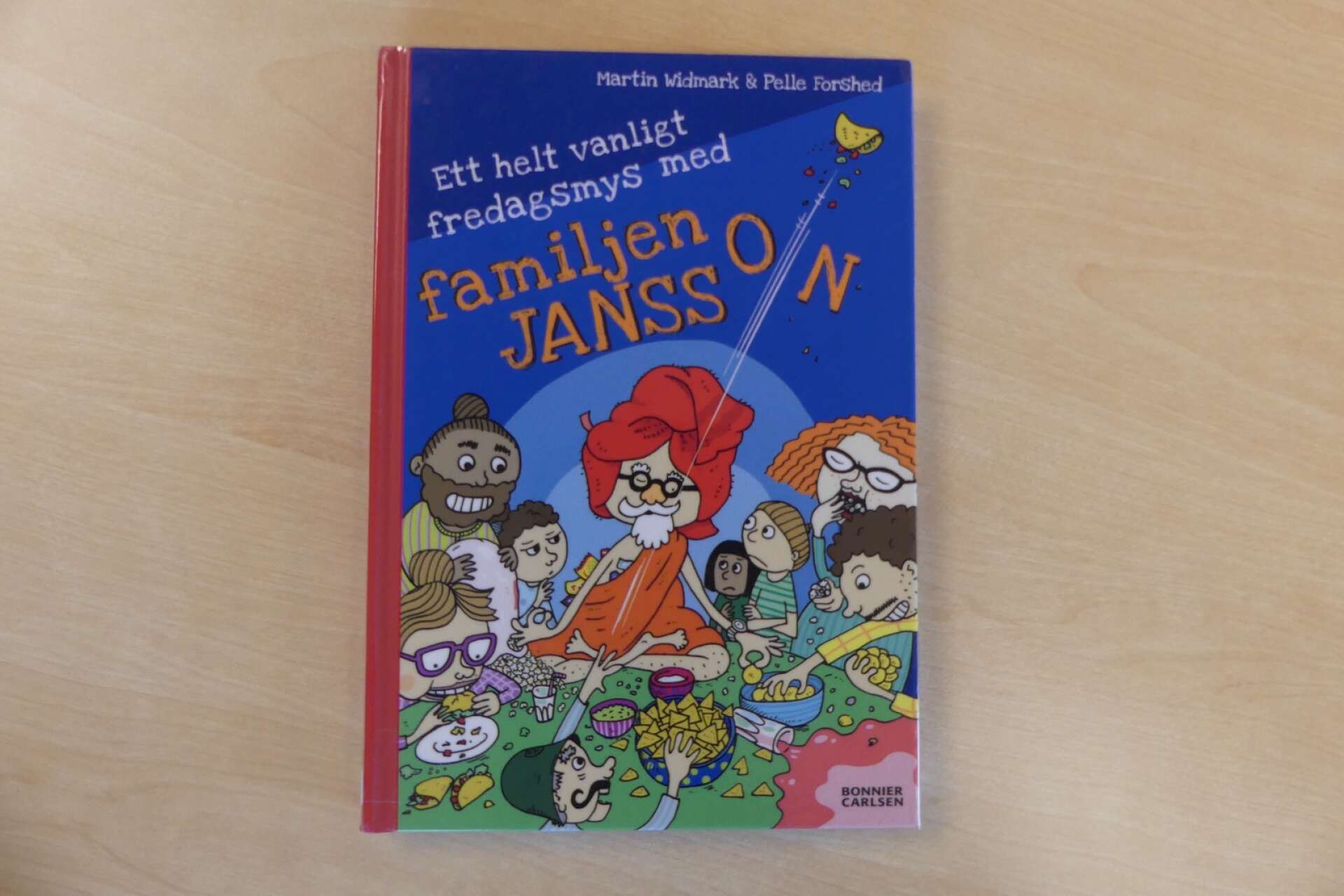 Ett helt vanligt fredagsmys med familjen Jansson av Martin Widmark. En vanlig kapitelbok som passar barn, 8-9 år. 