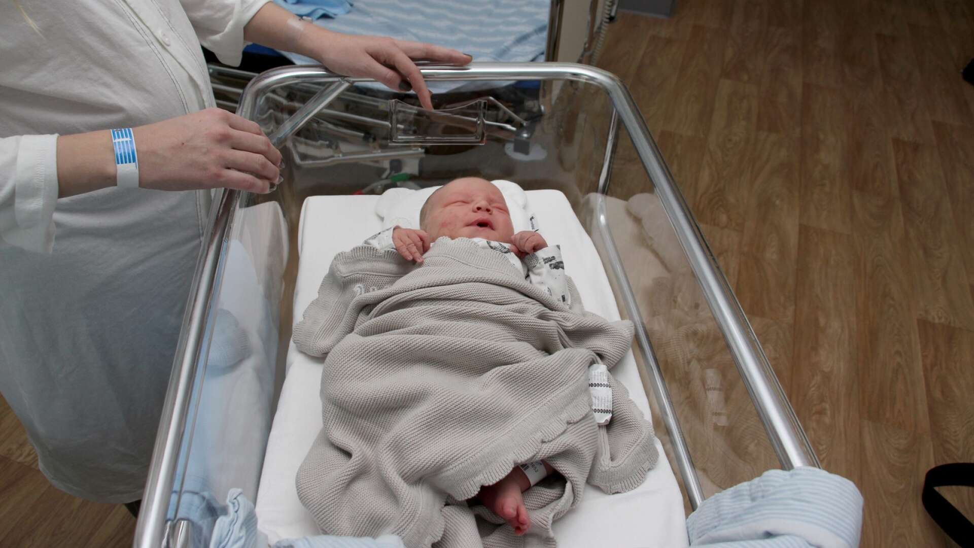 Varje år föds runt 2 600 barn   på Skaraborgs sjukhus. Nu kan förlossningskrisen i Göteborg innebära 150 fler födslar i Skövde.