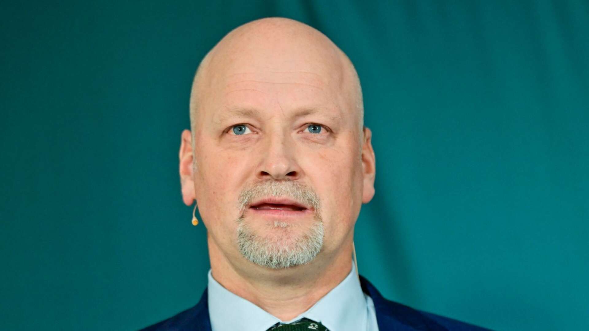 Daniel Bäckström är en av de tre kandidaterna till ny partiledare som presenterades av Centerpartiets valberedning under en pressträff på måndagen.